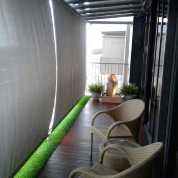 artificial grass in the balcony